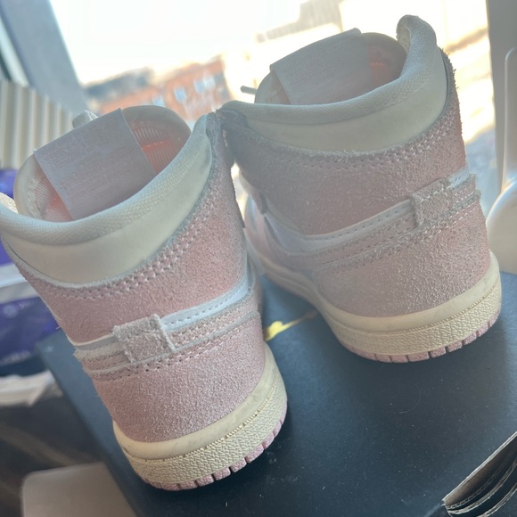 Pink 1s - Picture 3 of 4
